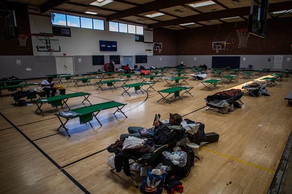 <a href="https://www.univision.com/local/los-angeles-kmex/conoce-al-buque-mercy-el-gigantesco-barco-hospital-que-llega-al-puerto-de-los-angeles-por-la-crisis-del-coronavirus-fotos">Hospitales</a> de campaña para atender a los indigentes contagiado son el covid-19 formaron parte del plan de acción del gobierno local. 
<br>