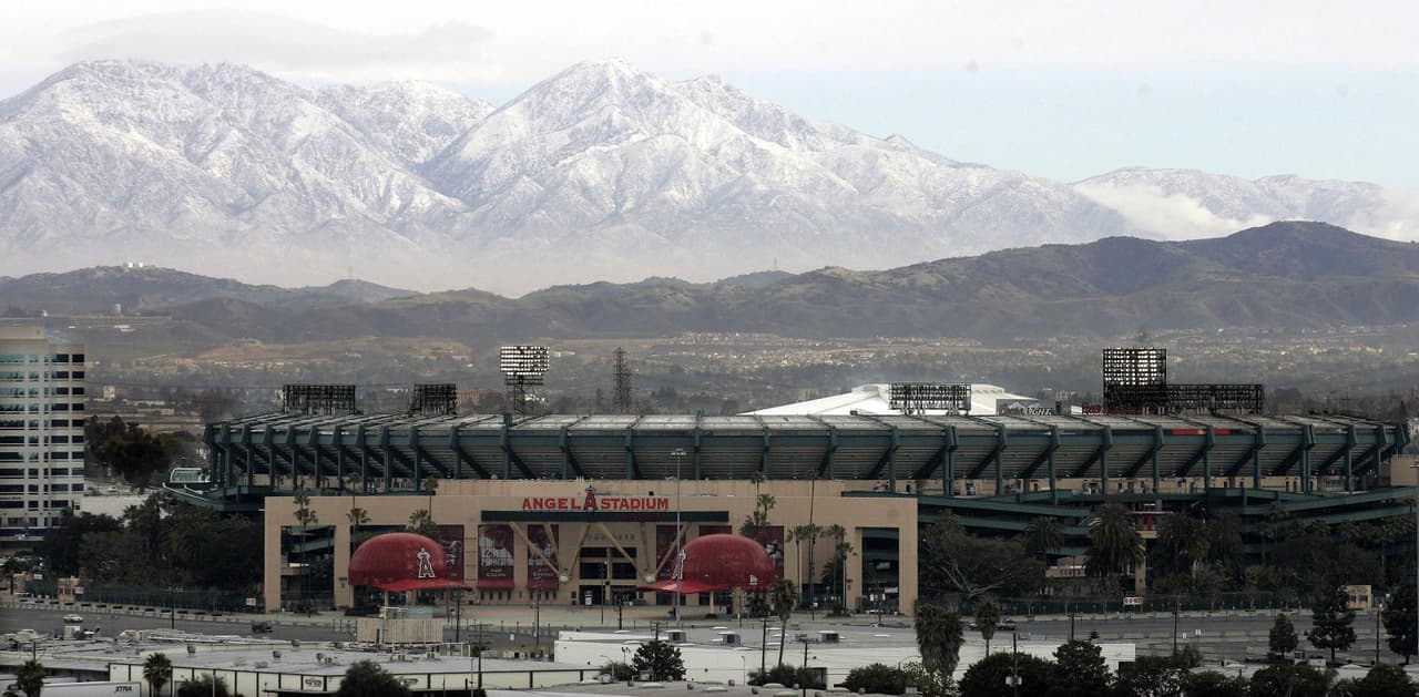 <a href="https://www.univision.com/local/los-angeles-kmex/votantes-latinos-no-seran-mayoria-en-anaheim">Anaheim</a> es considerada 
<b>la quinta ciudad menos</b> asequible del país según este estudio. 
<br>