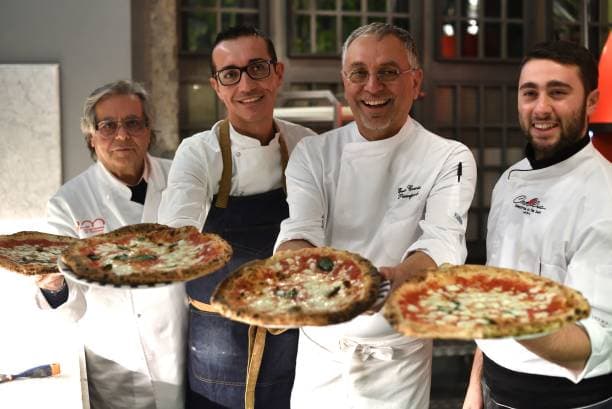 <b>2.</b> Los habitantes de Nápoles, Italia, son los responsables del manjar número dos de la lista. 
<b>La pizza napolitana,</b> además de ser muy popular, fue declarada Patrimonio Inmaterial de la Humanidad por la UNESCO en 2017.