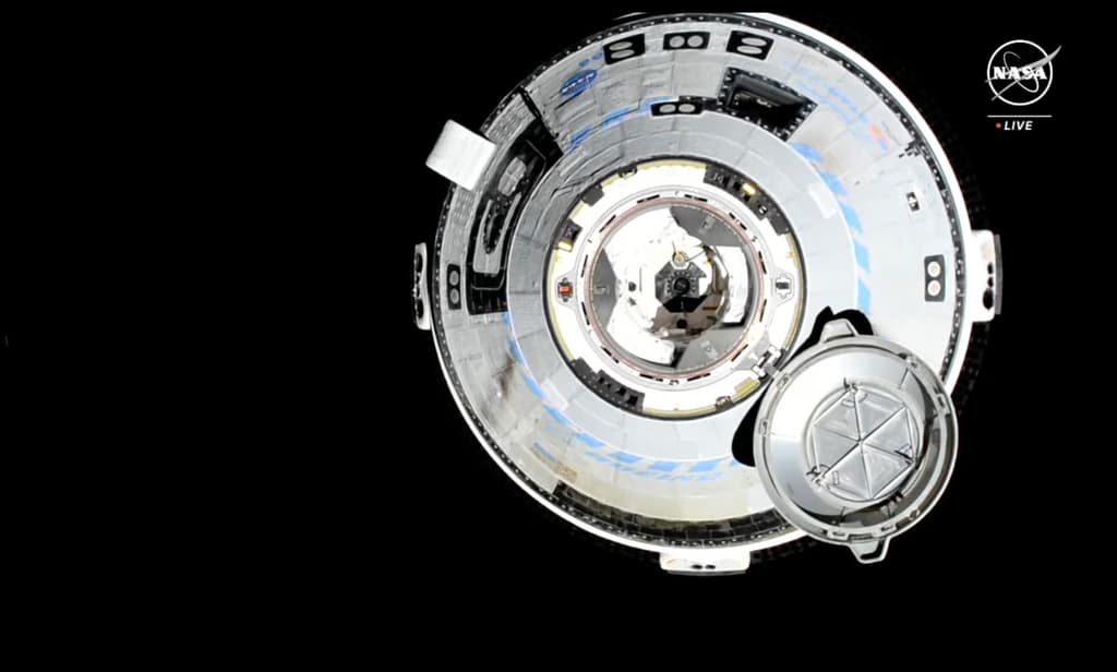 La nave Starliner de Boeing ancla de forma exitosa en la Estación Espacial Internacional tras reportar varios problemas en su ruta
