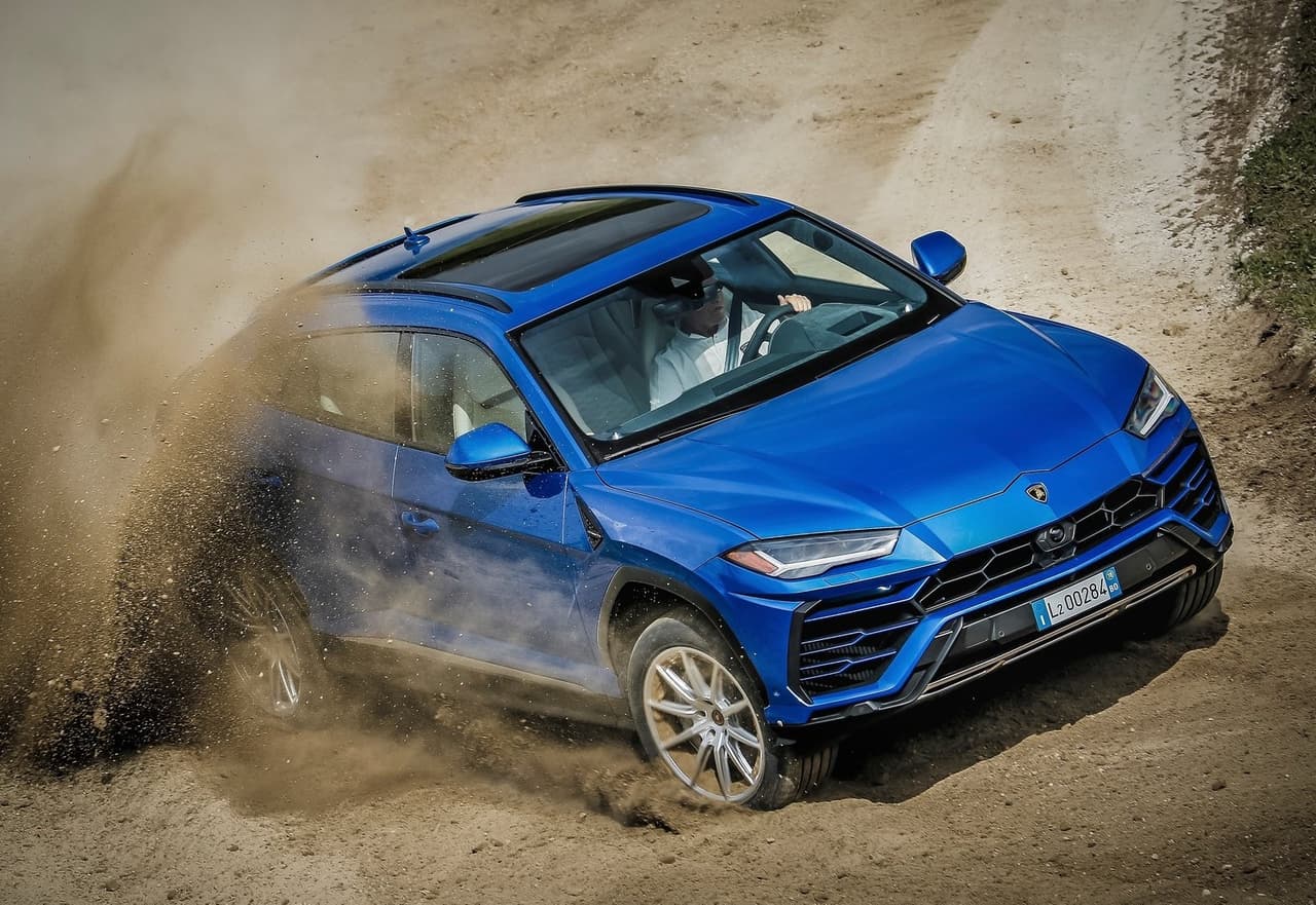 Su motor es un 
<b>motor V8 doble turbo de 4.0 litros</b> de desplazamiento que desarrolla 
<b>650 caballos de fuerza y 626 lbs.-pie de torque</b>.