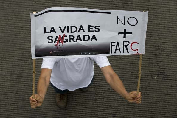 Dan 27 años cárcel a ex FARC por secuestro de 3 estadounidenses