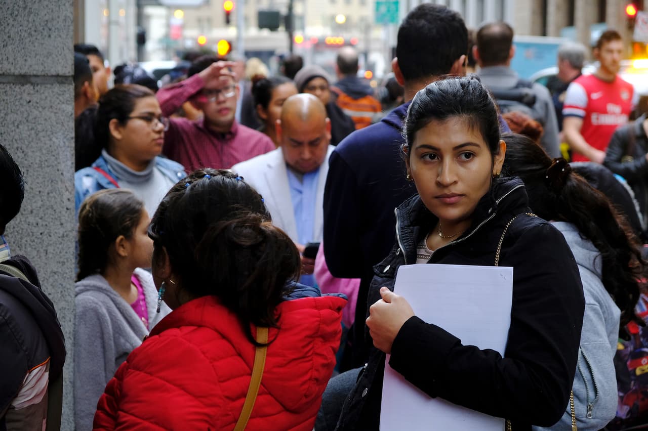 Atasco gigantesco: unas 100,000 audiencias en cortes de inmigración fueron canceladas por el cierre parcial del gobierno