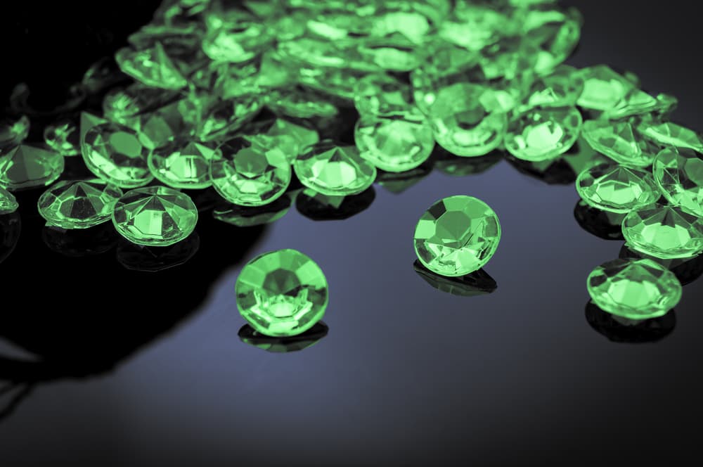 La esmeralda, similar a los poderes que le otorga el jade, también es una piedra de buena suerte para un Libra.