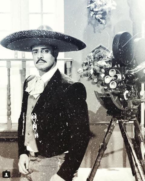 Otra de las grandes figuras de la época del cine de oro con las que convivió 
<b><a href="http://www.univision.com/entretenimiento/espero-que-lo-hagan-bien-silvia-pinal-no-se-quiere-involucrar-en-la-produccion-de-su-nueva-serie-video">Silvia Pinal</a></b> fue 
<b>Jorge Negrete</b>, esta personalidad será interpretada por Ricardo Franco.