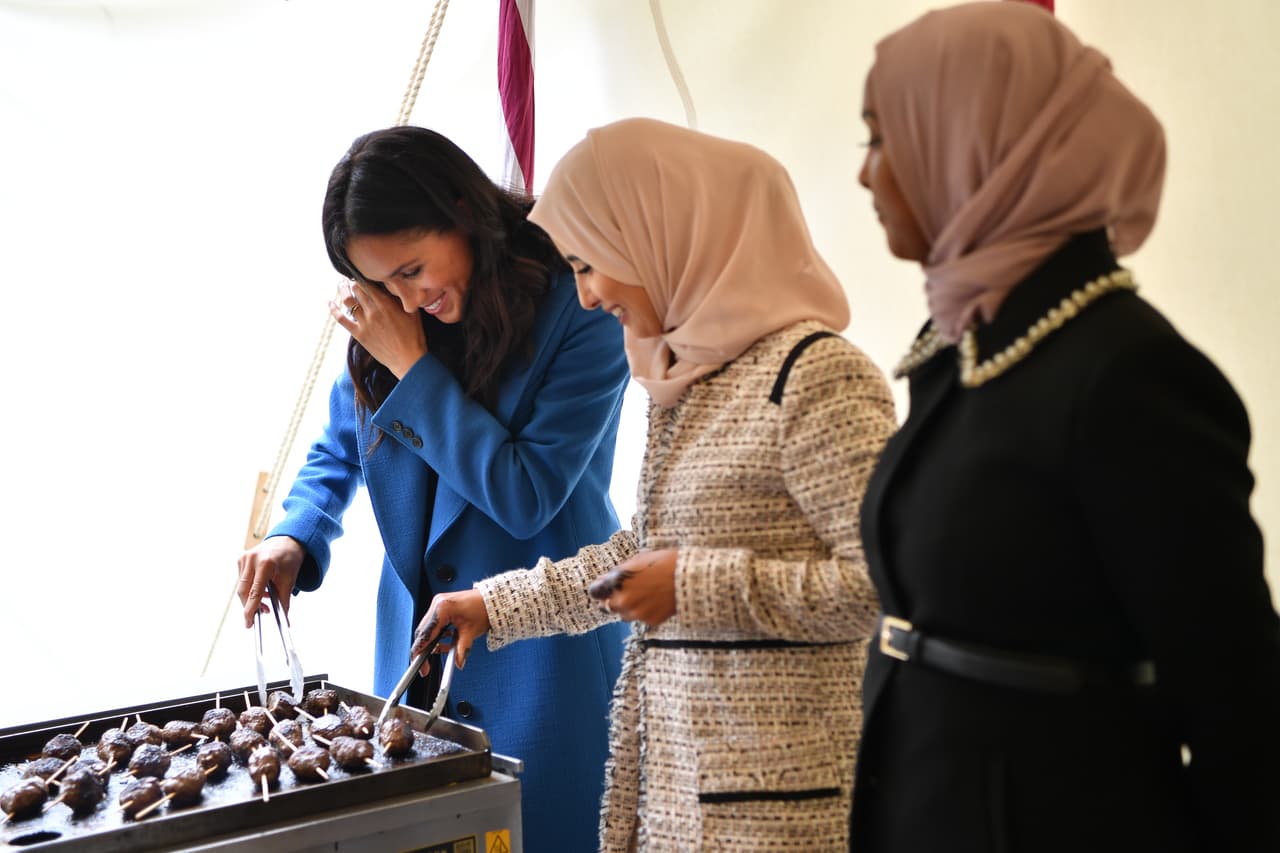 Así lució Meghan Markle en su primer evento como anfitriona en el palacio de Kensington.