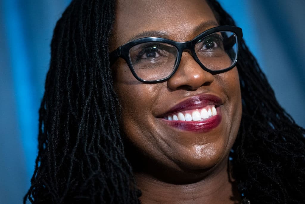 Quién es Ketanji Brown Jackson, la primera mujer negra en ser magistrada de la Corte Suprema de Justicia