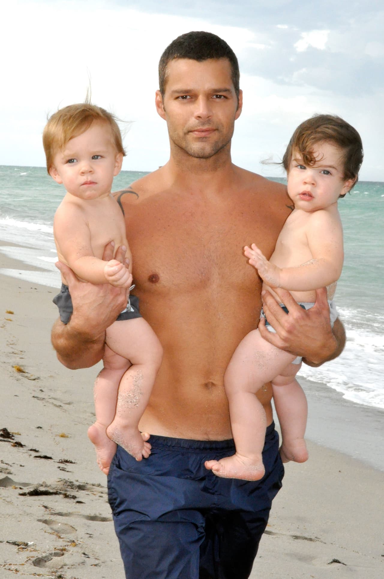En el 2010 fue el centro de atención de los medios porque surgió un rumor que aseguraba él era el padre biológico de los gemelos de Ricky Martin.