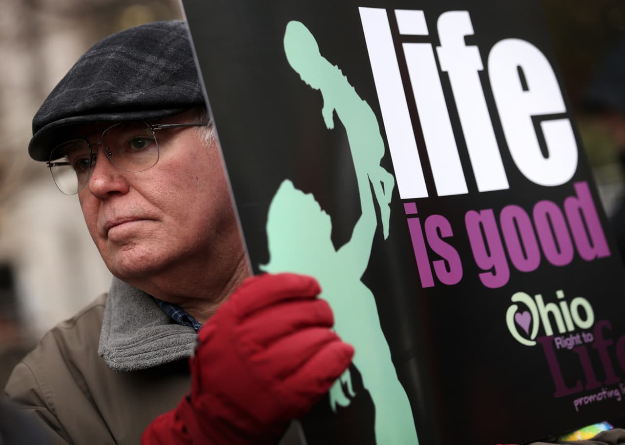 Gobernador y fiscal general de Ohio ponen en duda el caso de la niña violada que abortó