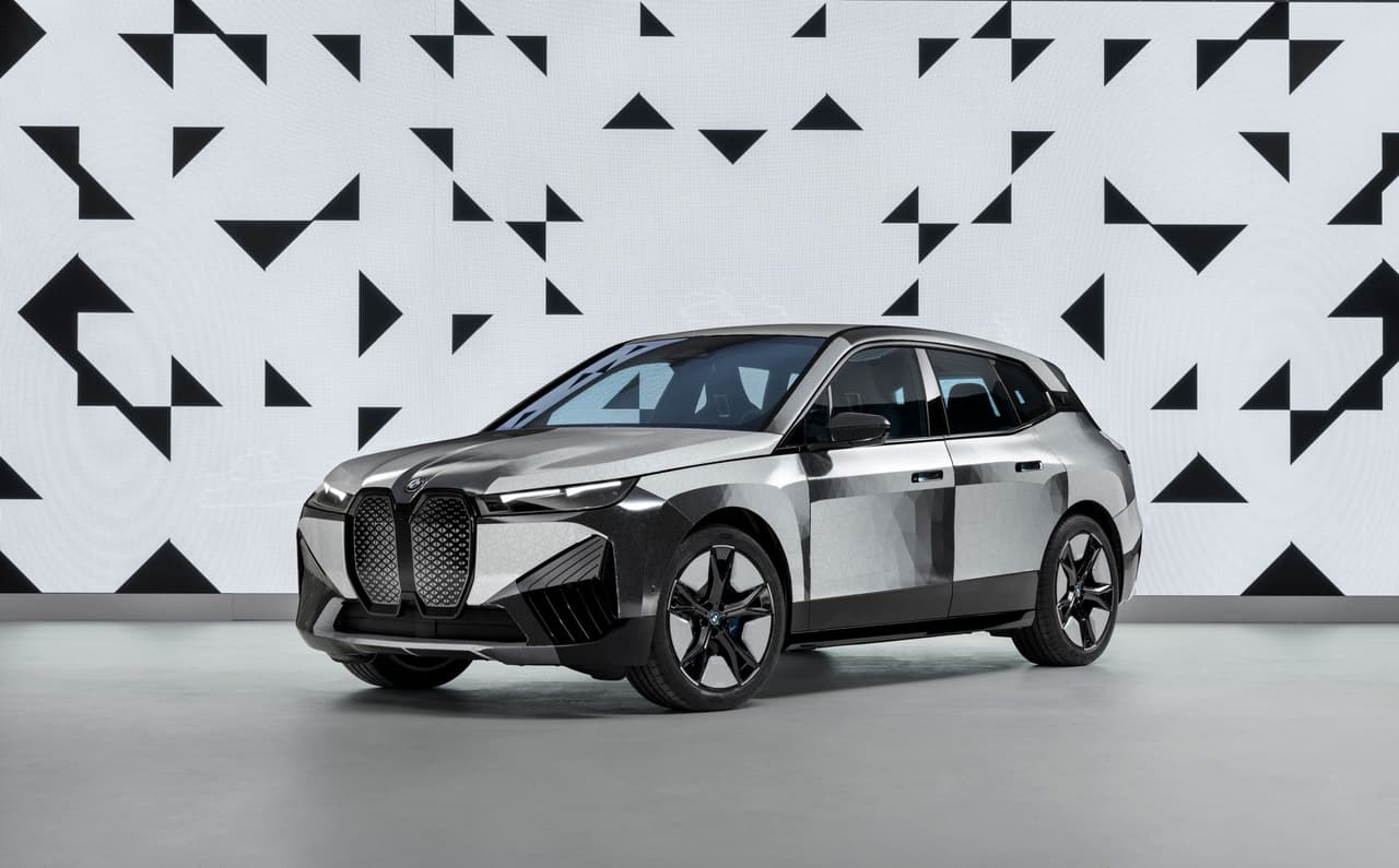 BMW iX Flow Concept