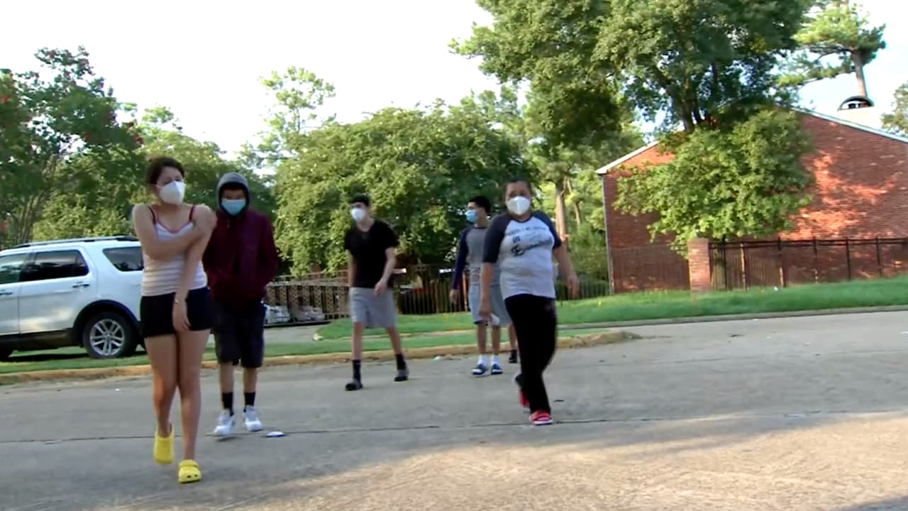 Matute señala que dos de sus hijos se contagiaron con el 
<b><a href="https://www.univision.com/local/houston-kxln/como-solicitar-los-fondos-de-ayuda-para-pagar-la-renta-que-aprobo-houston-video">covid-19</a></b> y uno más es autista.