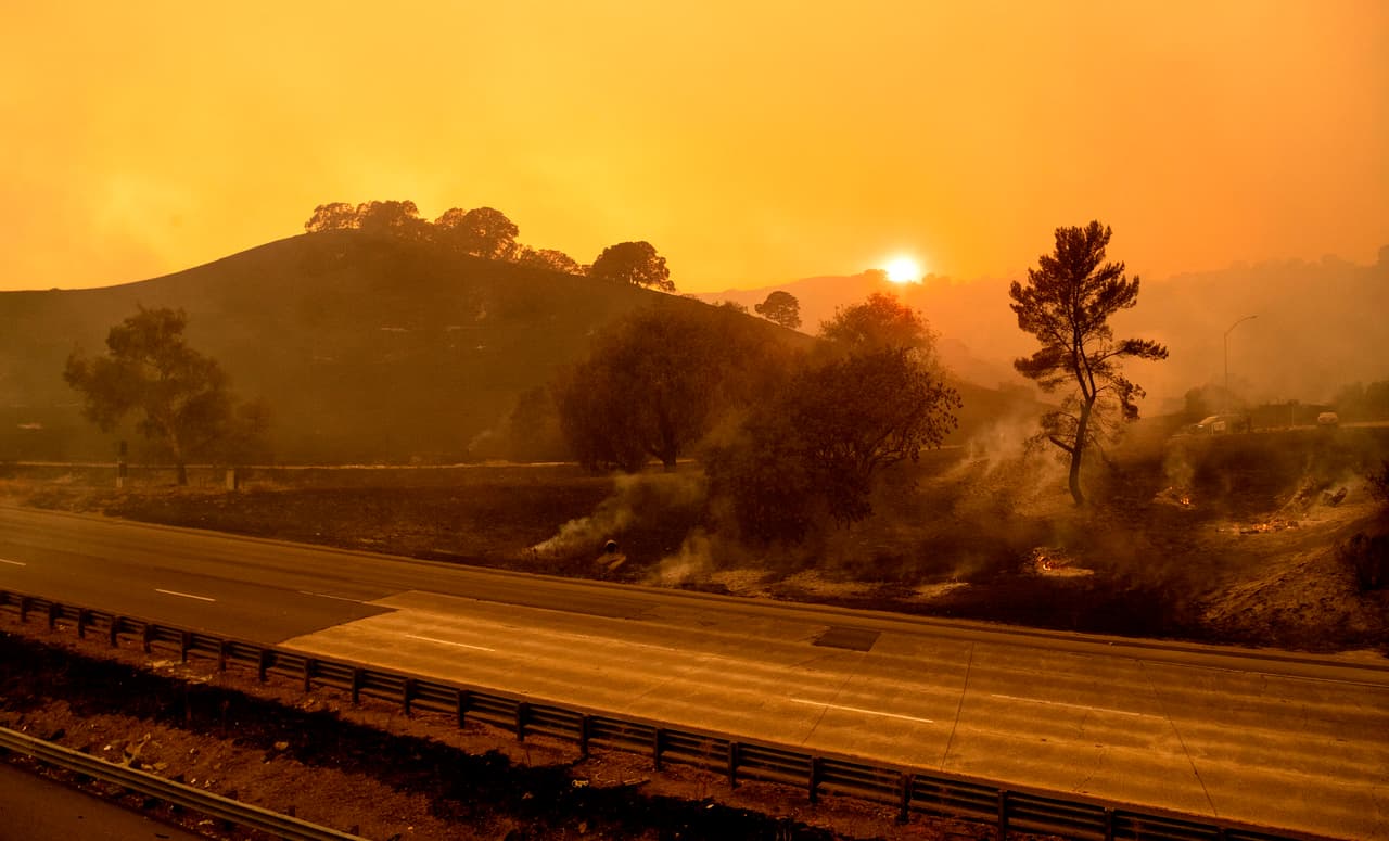 El incendio SCU Lightning Complex ha consumido 291,968 acres y se ubica en la tercera posición de los incendios más grandes en la historia de California.