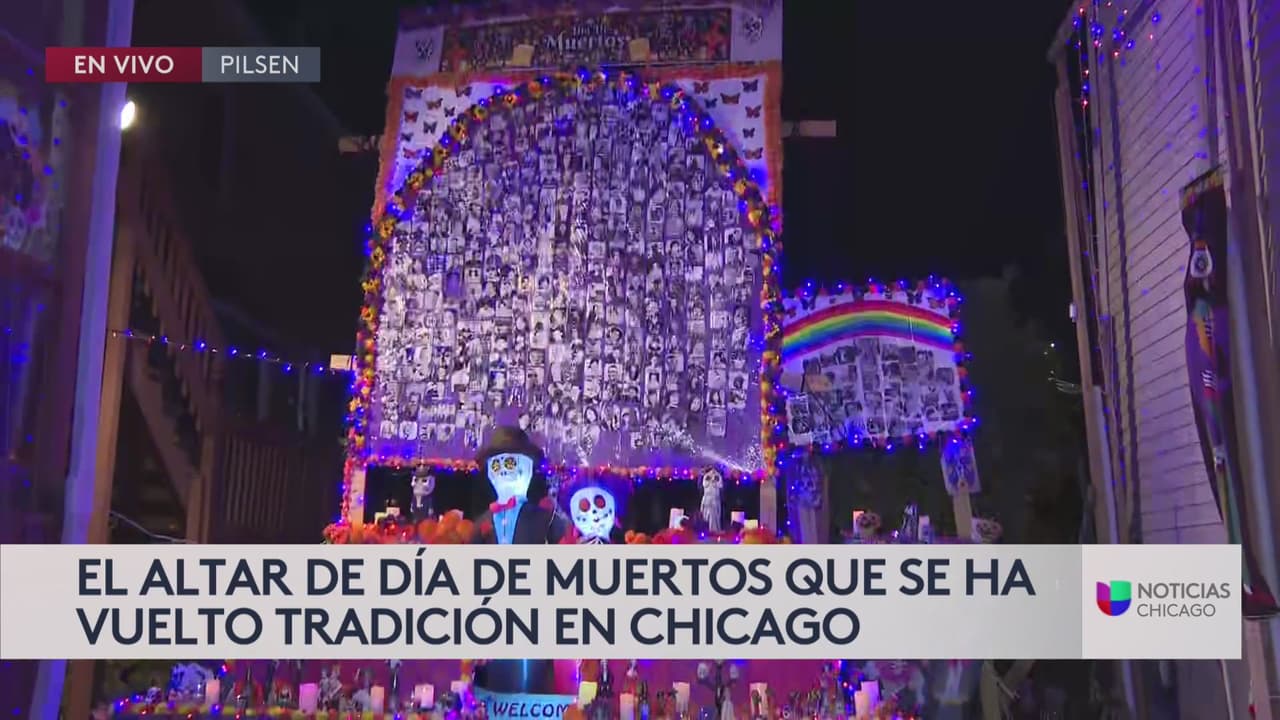 Levantan un altar gigante por la celebración del ‘Día de muertos’ y para honrar a los vecinos y mascotas que fallecieron en el vecindario de Chicago.