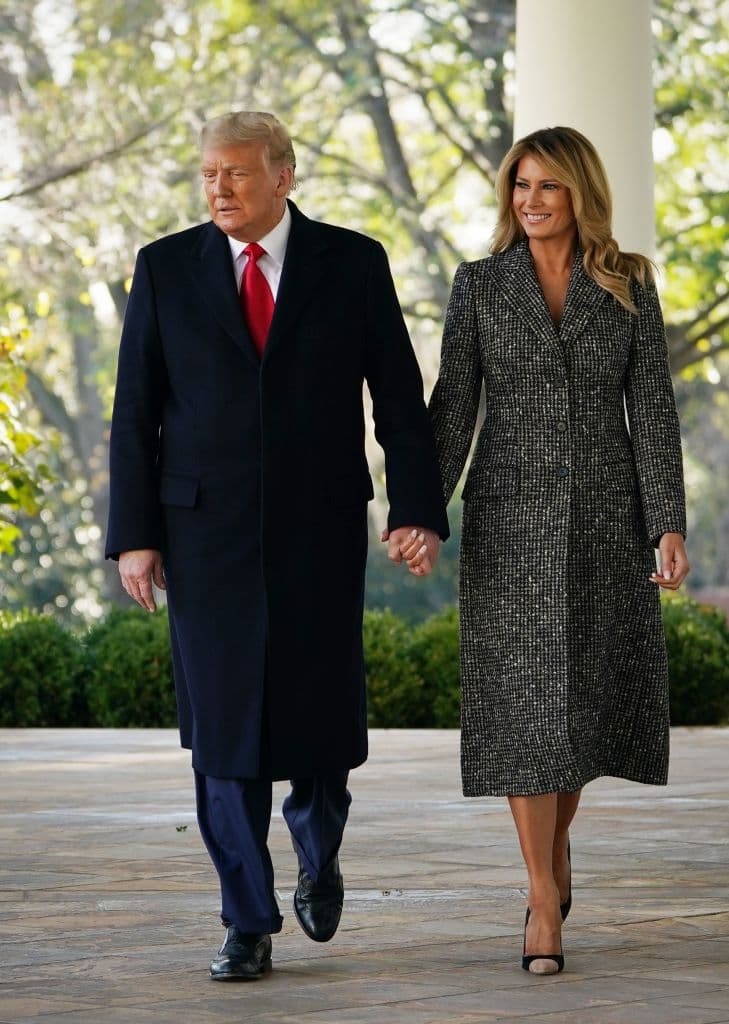 Para preservar la Casa Blanca para el pueblo estadounidense, la Primera Dama Jacqueline Kennedy estableció la "Casa del Pueblo" como un museo viviente y sentó las bases para expandir la diversidad de la colección.