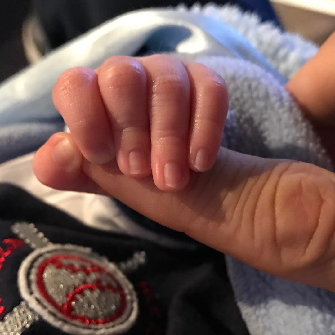 Hace dos meses que 
<b><a href="http://www.univision.com/temas/julian-gil">Julián</a></b> ha podido disfrutar día y noche del pequeño Matías, no se separa de él pues quiere disfrutar cada etapa de su crecimiento.