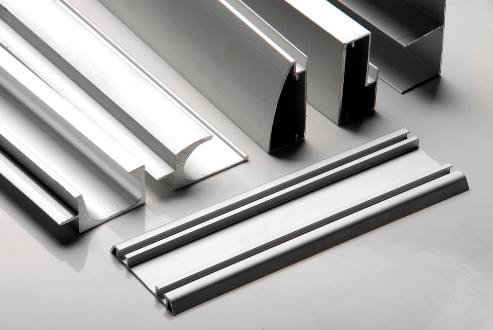 Pero pequeños objetos de aluminio, como algunas figurinas decorativas, o por ejemplo, un pececillo de ese metal, sería ideal para los nativos de este signo.