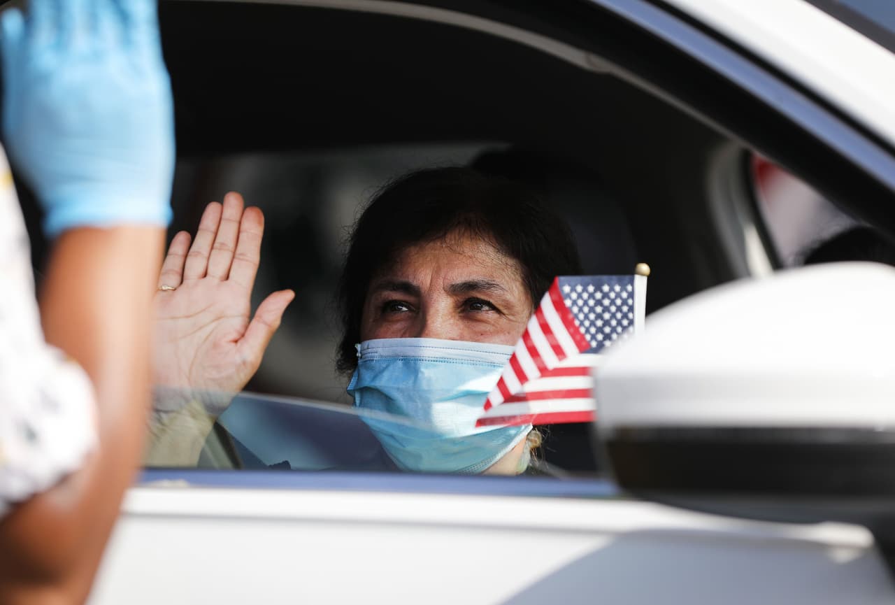 Los
<b> Servicios de Ciudadanía e Inmigración de Estados Unidos</b> organizarán cinco sesiones de información en línea para los
<b> residentes de California en julio</b>.
<br>