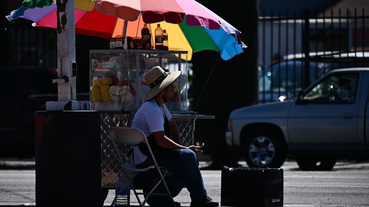 Nueva ley en California busca proteger datos personales de vendedores ambulantes contra ICE