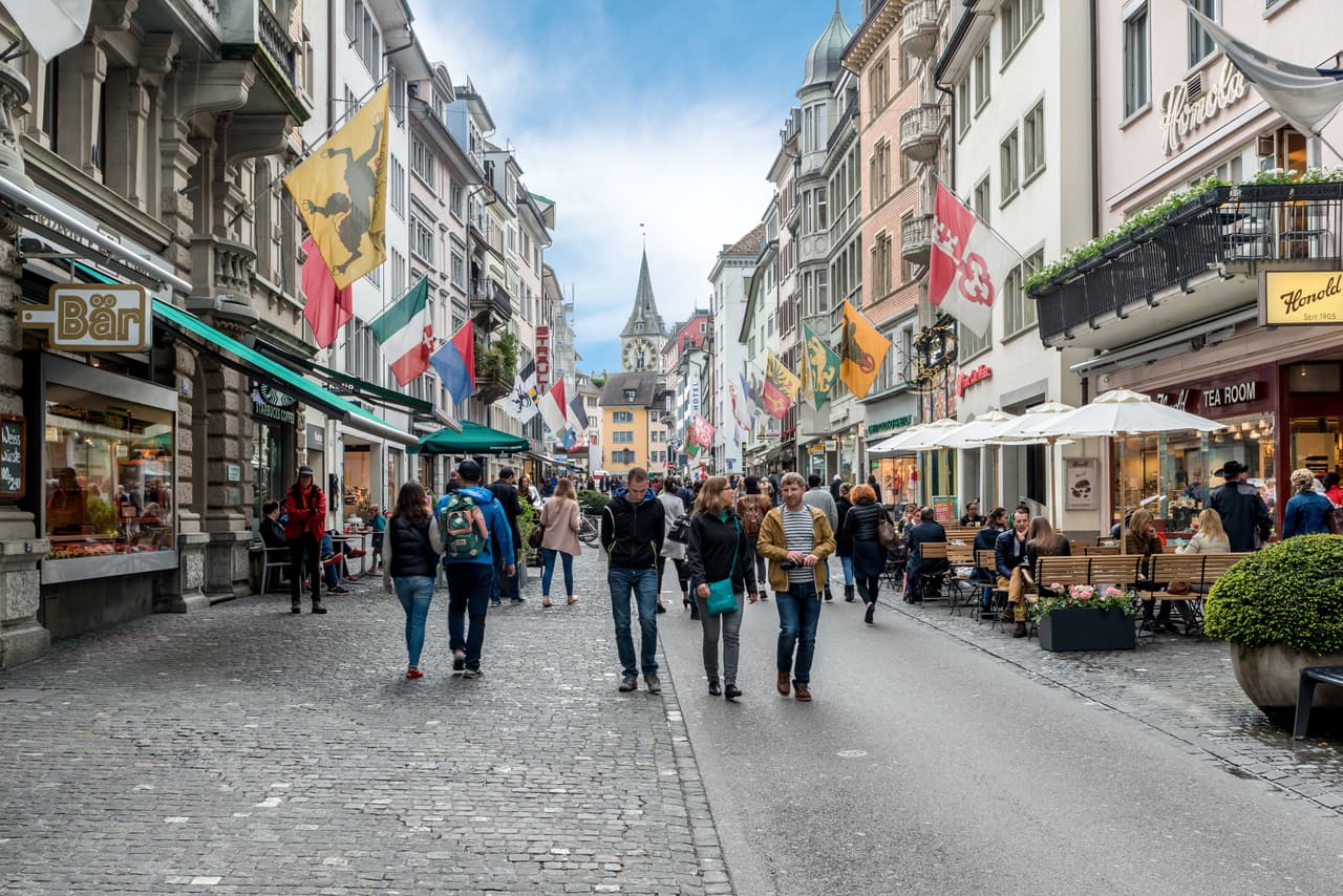 <b>Puesto 3. Suiza</b>
<br>
<br>
<b>Índice de Percepción de Corrupción: 84 puntos.</b>
<br>
<br>Estados Unidos tiene 64 puntos en el Índice de Percepción de Corrupción y ocupa el puesto 28. Está detrás de Bután, los Emiratos Árabes Unidos y Francia.
<br>