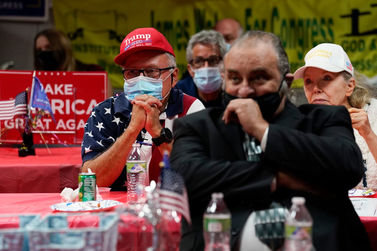 Los asistentes a una reunión de seguidores de Trump en Stanton ,California. Los 55 votos electorales de este estado correspondieron al candidato demócrata.