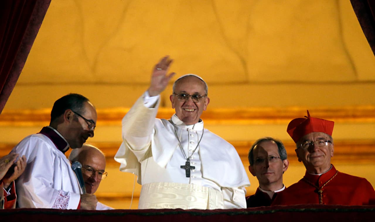 Cómo fue posible que la Iglesia católica eligiera a un hombre como el papa Francisco y cómo puede marcar el próximo cónclave
