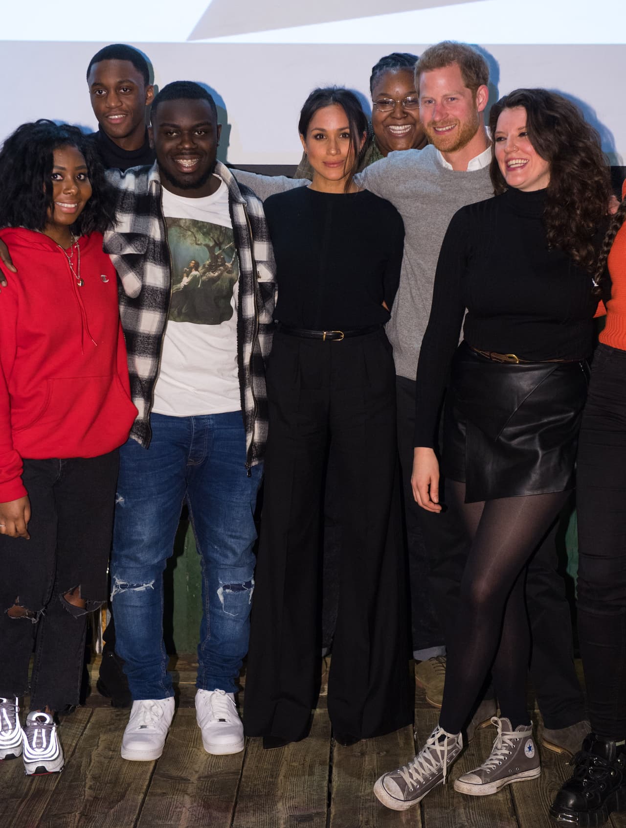 <b>9 de enero, 2018</b>
<br>Debajo llevó un suéter de Mark & Spencer de bajo costo, pantalones Burberry y accesorizó con stilettos Sarah Flint.