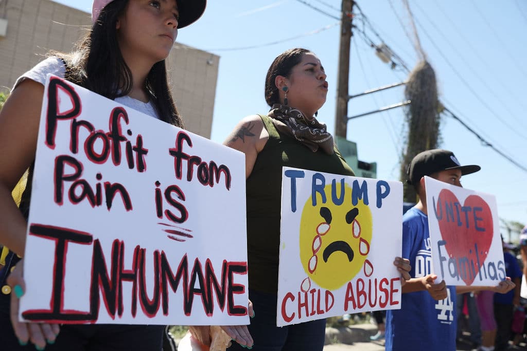 Gobierno de Biden reabre un centro de detención de menores no acompañados en Texas