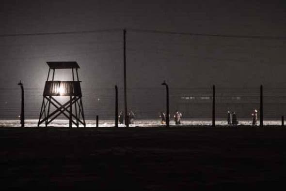Hoy 27 de enero se conmemoran 70 años liberación de Auschwitz, el campo de concentración donde millones de seres humanos perdieron la vida por la terrible idea de exterminación de la población judía. Impresionante video #Auschwitz70 aquí Galería que la humanidad no debe olvidar.