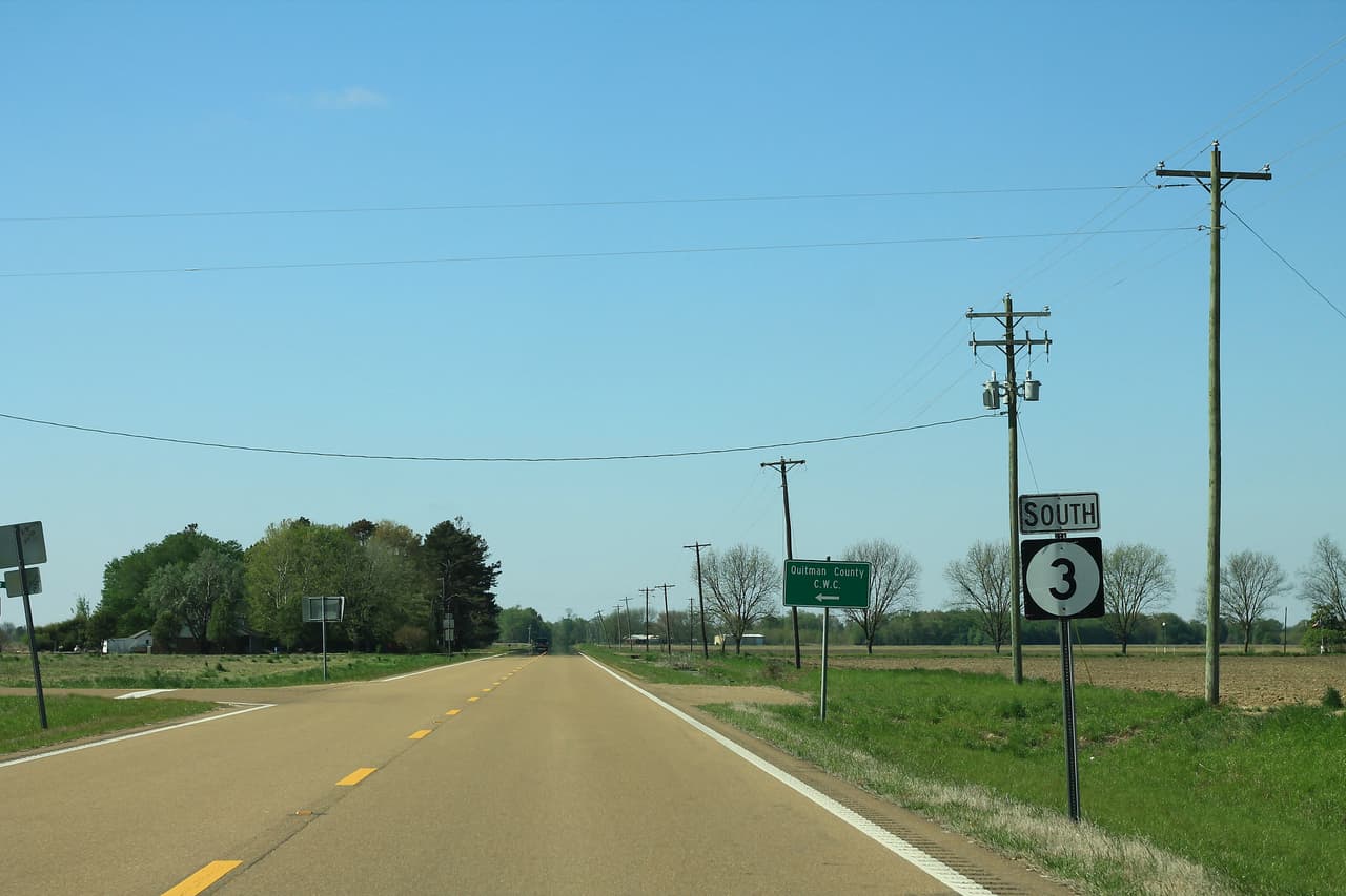 <h3 class="cms-H3-H3">17. Lambert, Mississippi</h3>
<br>
<br>🏚️
<b> Ingreso familiar promedio: </b>$18,125
<br>
<br>🏚️ 
<b>Tasa de pobreza: </b>42.2%
<br>
<br>🏚️ 
<b>Tasa de desempleo promedio en los últimos cinco años: </b>24.0%
<br>
<br>🏚️ 
<b>Adultos con licenciatura: </b>7.4%
<br>
<br>🏚️ 
<b>Población: </b>1,159
<br>
