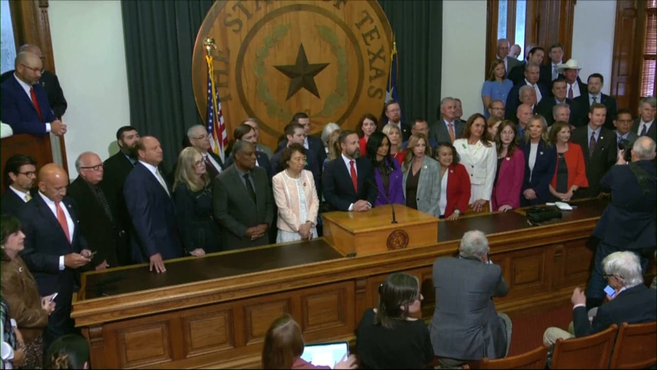 En un minuto: Se agrava la tensión política en Texas por la crisis de los mapas electorales