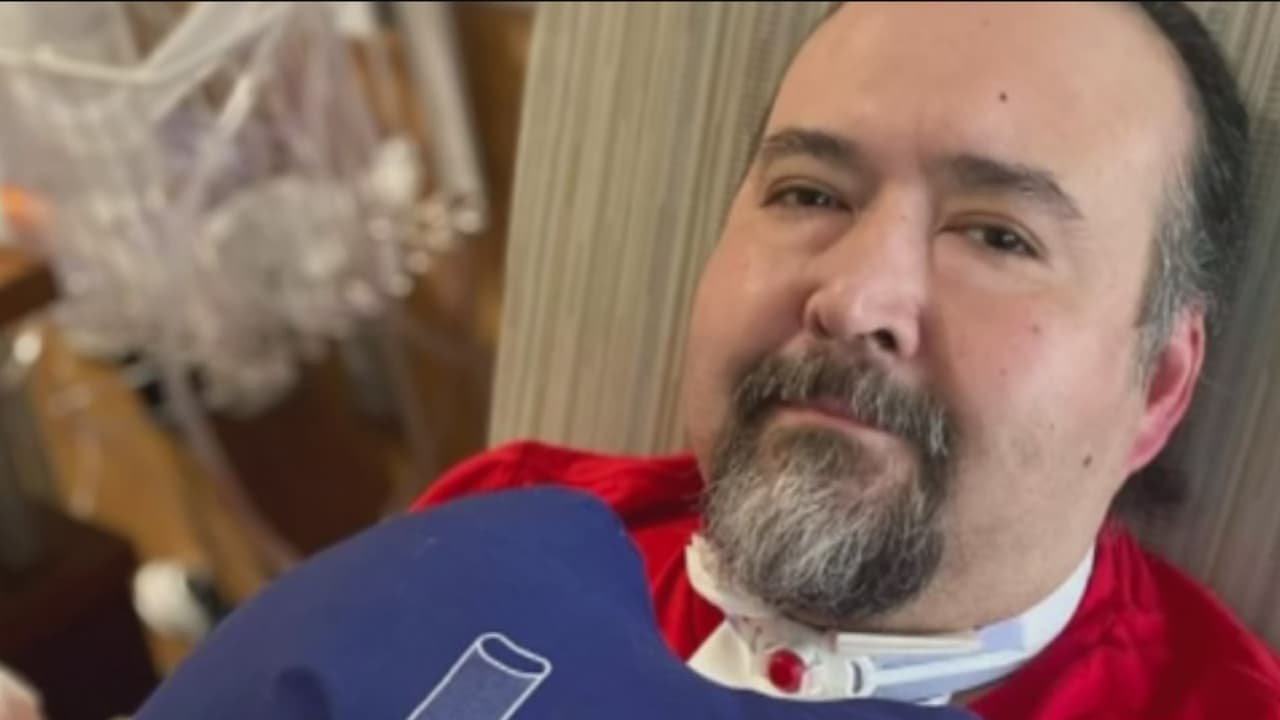Rogelio Ávila tuvo que ser sometido a un trasplante de pulmones luego de que el coronavirus deteriorara sus órganos respiratorios. Su esposa y sus tres hijos, incluyendo un niño de 2 años, también se contagiaron de gravedad por la pandemia. "Tuve que planear el funeral de mi esposo y no fue nada agradable", dijo su mujer Sandra Ávila, que junto a su familia invitaron a otros a vacunarse para evitar sufrir lo que ellos padecieron. 
<b><a href="https://www.univision.com/coronavirus" target="_blank">Más noticias aquí</a>. </b>