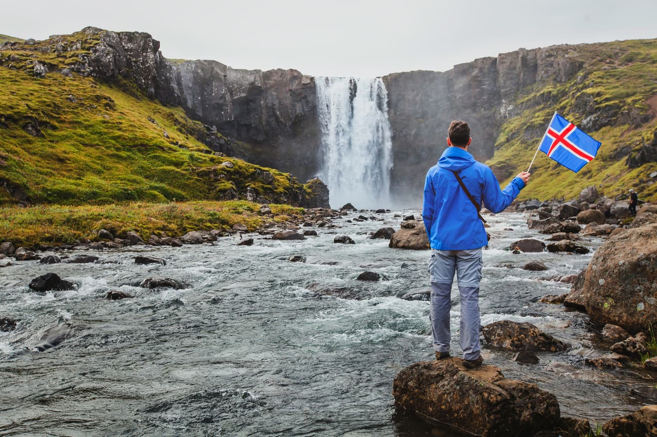 <b>Puesto 3: Islandia. </b>
<br>
<br>La pequeña Islandia subió un puesto respecto al año previo. Islandia ha manifestado en la encuesta global uno de los puntajes más altos relativos al sentido de comunidad. Tienen una amplísima cobertura de salud subsidiada por el estado que recolecta altos impuestos, pero que están muy bien administrados.