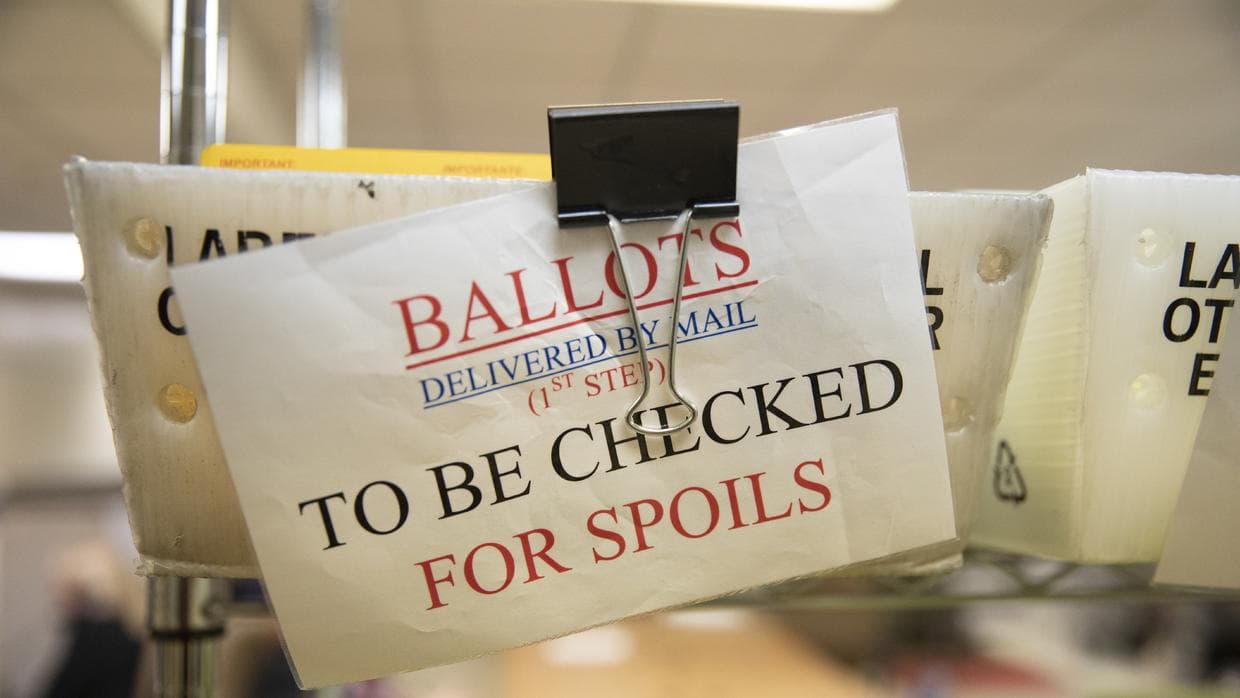 Proponen que todos los votantes de California reciban la boleta electoral por correo