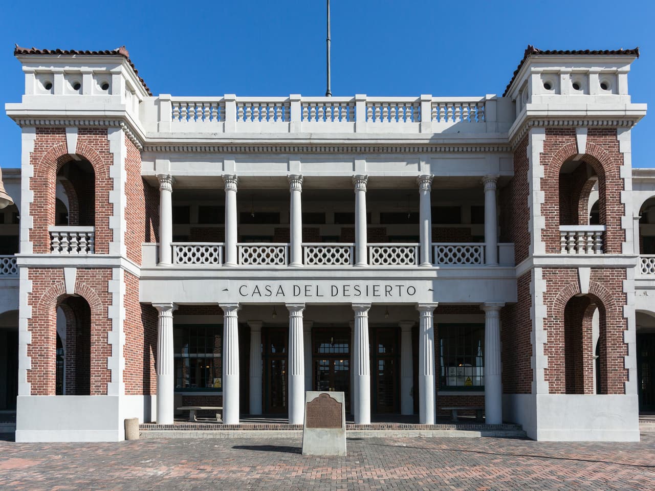 <b>Puesto 15. Barstow, California.</b>
<br>
<br>Entradas ilegales para cometer robos en 2019: 1,182 por cada 100,000 habitantes.
<br>
<br>Porcentaje del total de este tipo de crímenes en el estado: 0.2%% de 121,489.
<br>
<br>Tasa de pobreza en 2019: 35.3%.
<br>
<br>California y Ohio son los estados con más condados en la lista de los 50 lugares con mayor riesgo de este tipo de robos. Tienen seis cada uno. 
<br>