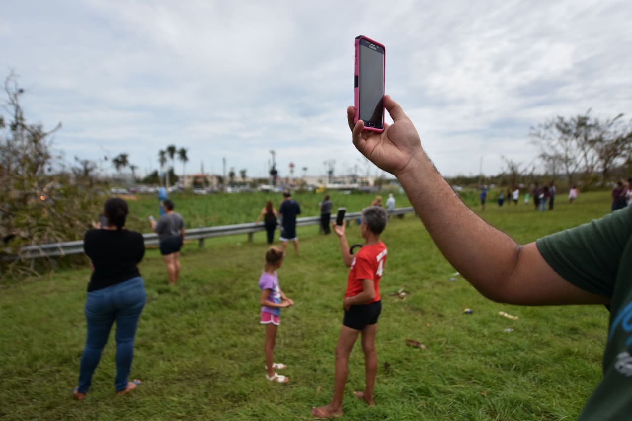 Las víctimas de huracanes no deberían quedarse sin minutos de telefonía celular