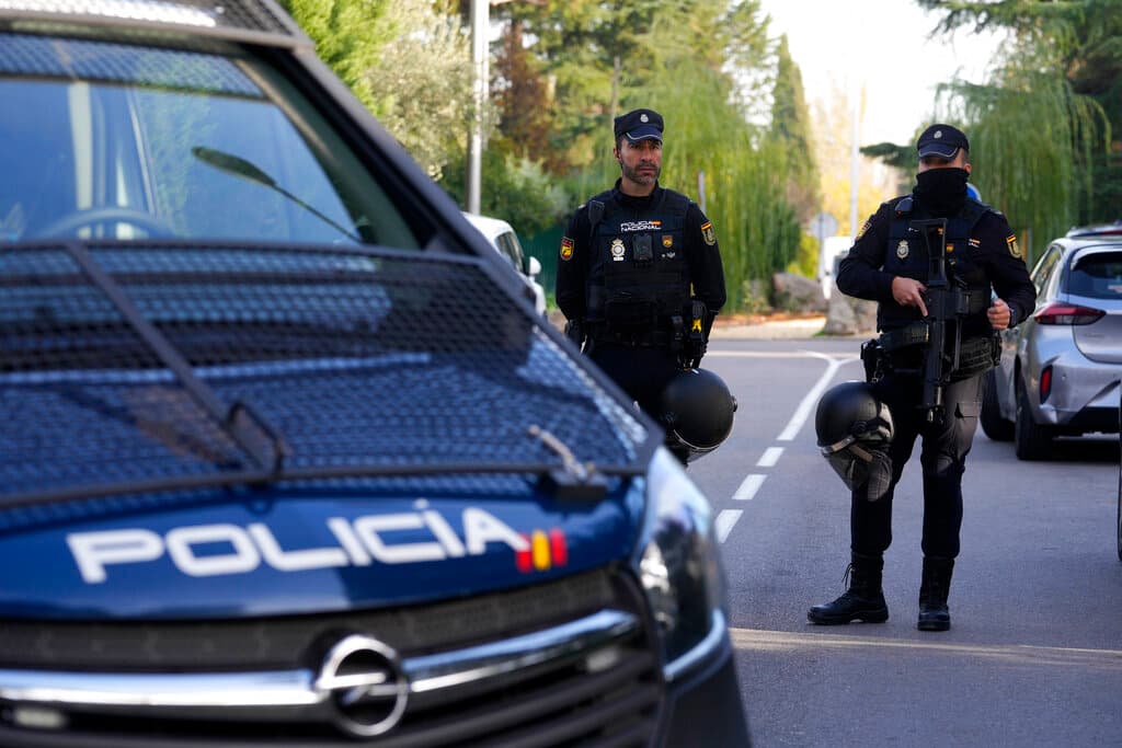 Encerrados, golpeados y en "una grave situación de desamparo": detienen a unos padres por maltratar a sus 8 hijos