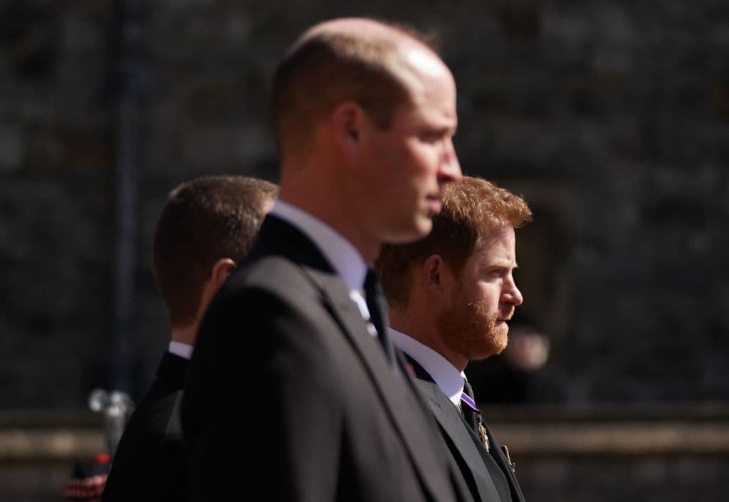 <b>Desde hace más de un año. </b>Los hermanos no aparecían juntos en público desde hace más de un año, en una ceremonia de la
<b> </b>
<a href="https://www.theguardian.com/uk-news/2020/mar/09/harry-and-meghan-perform-last-uk-public-engagement-as-royals">Commonwealth </a>en la que ya se mostraron fríos.
