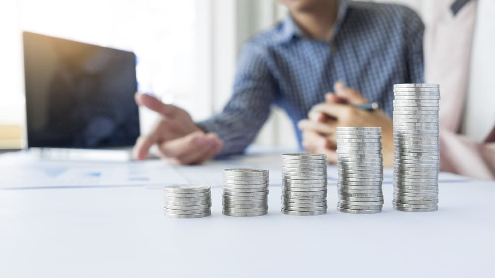 Los Gallos en realidad no se preocupan por el dinero. Lo ganan rápidamente y también lo gastan rápidamente - por lo que deben ser más prudentes y procurar tener un mejor plan financiero a futuro.