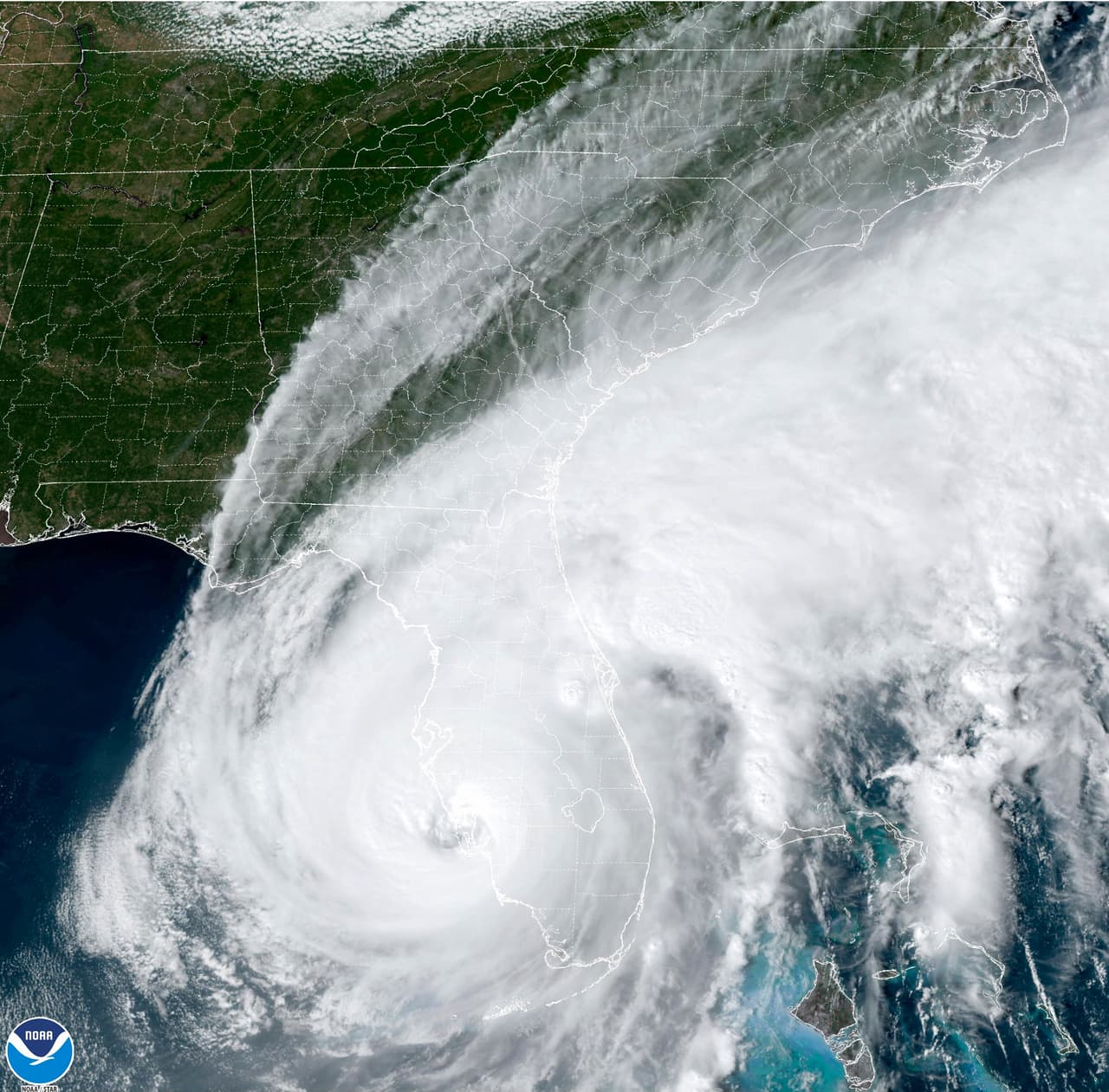 Imagen satelital provista por la NOAA que muestra el momento en que el huracán Ian tocó tierra en el suroeste de Florida esta tarde, hacia las 3.06 p. m. ET, como un huracán categoría 4.