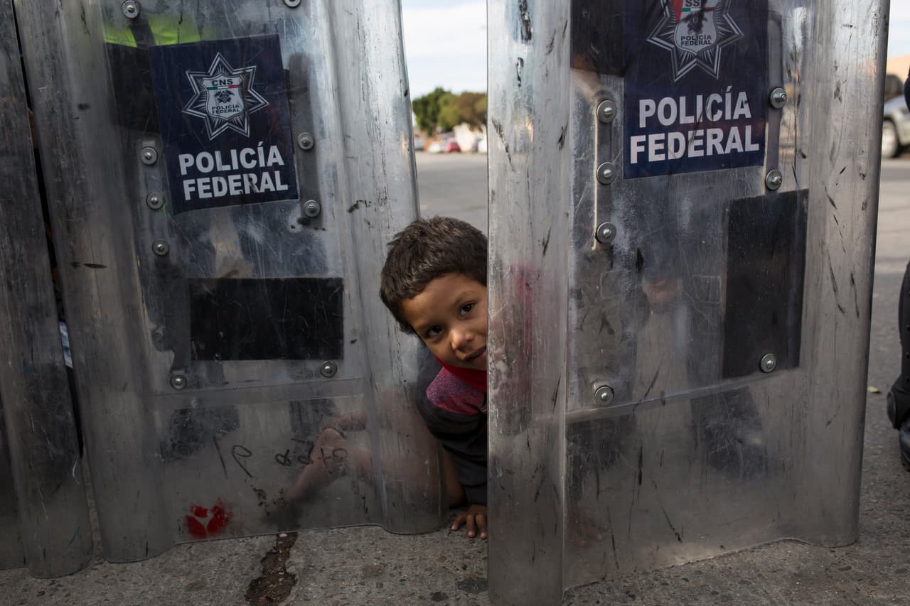 Urgen al gobierno detener la deportación acelerada de menores no acompañados