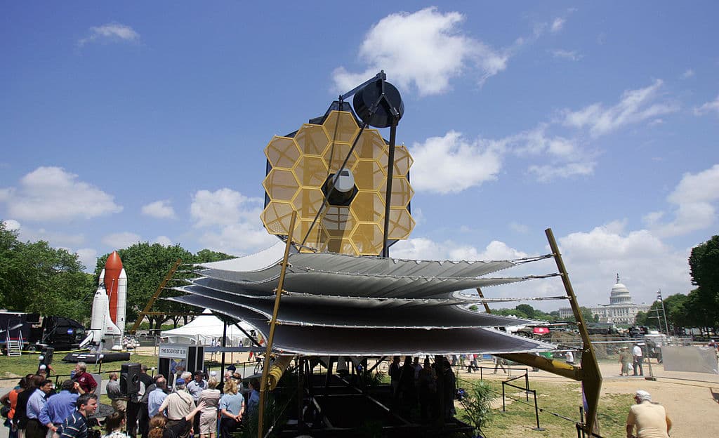 El 
<a href="https://www.univision.com/local/houston-kxln/nasa-telescopio-espacial-james-webb-imagenes-houston-fotos" target="_blank">telescopio James Webb</a> fue lanzado el 21 de diciembre de 2021 para sustituir al Hubble. Permitirá a los científicos estudiar el inicio del Universo a través de las fotografías que envíe a la agencia espacial.
