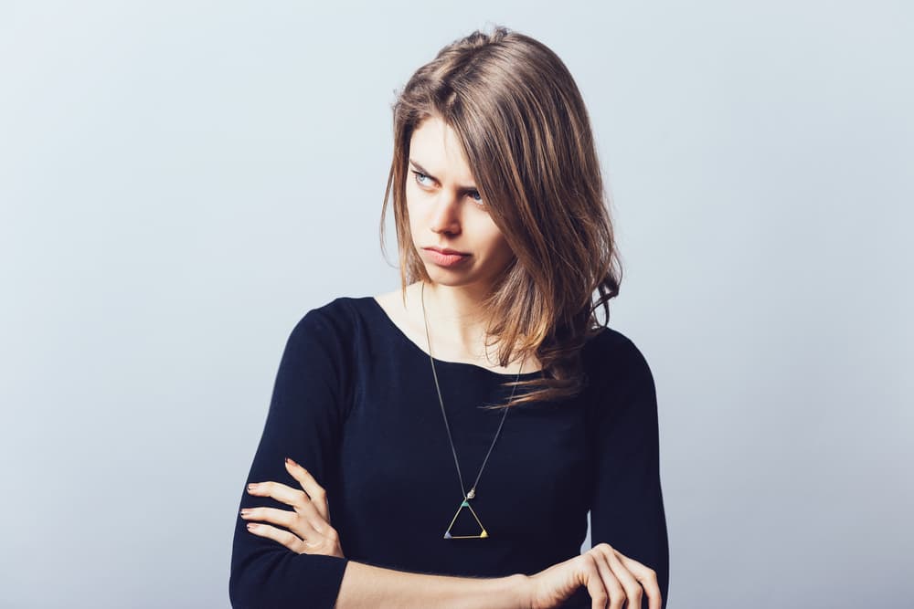 <b>ESCORPIÓN</b>
<br>Son bastante explosivos y apasionados, y cuando algo les molesta también lo llevan al extremo. Así que la envidia es otro más de los sentimientos que pueden albergar y hacer terminar que exploten (por ejemplo, en un arranque de celos), si no lo pueden controlar.