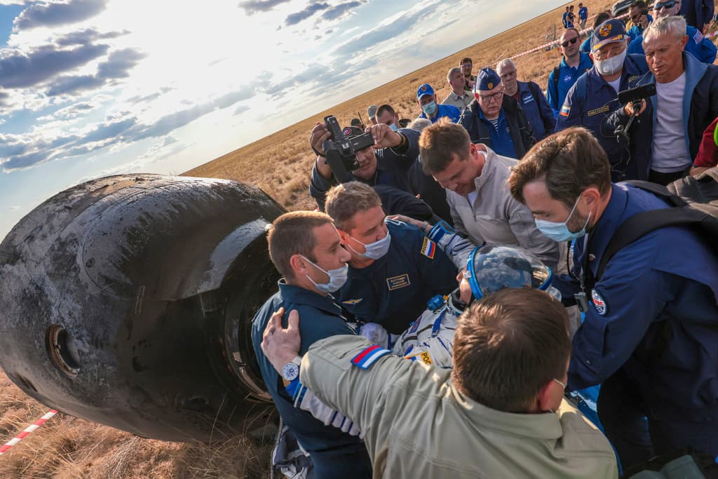 <b>“Nadie merece regresar con sus familias más que ustedes”,</b> dijo esta semana el nuevo comandante de la estación espacial, el danés Andreas Mogensen.
<br>