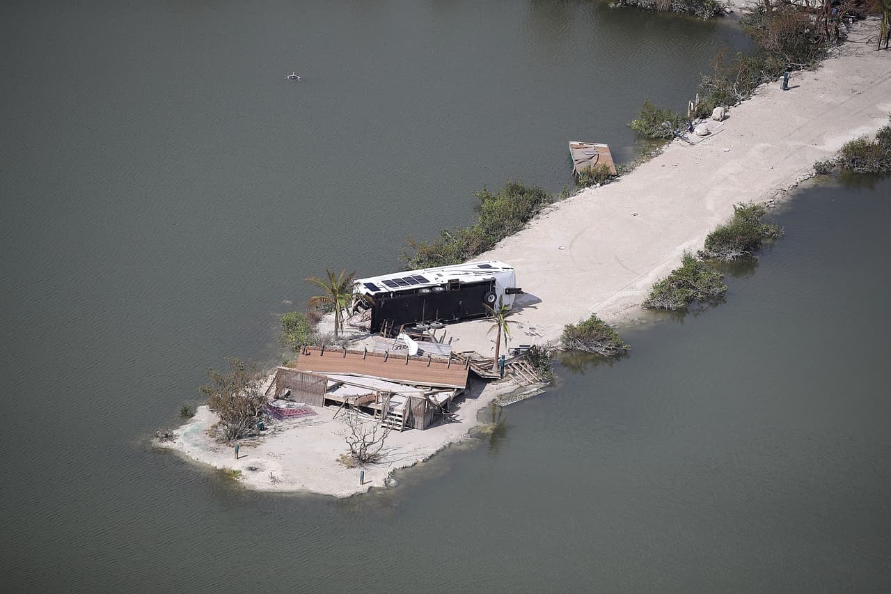 Casas móviles dañadas en Sugarloaf Key, una pequeña franja de tierra que quedó completamente destruida.