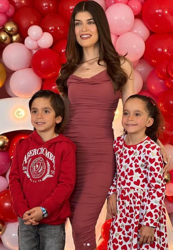 En esa ocasión dijo que tiene tres hijas, Gabriella (26 años), Valentina (16) y Máxima (6), además de sus tres varones, Emilio (17), Santiago (17) y León (6).