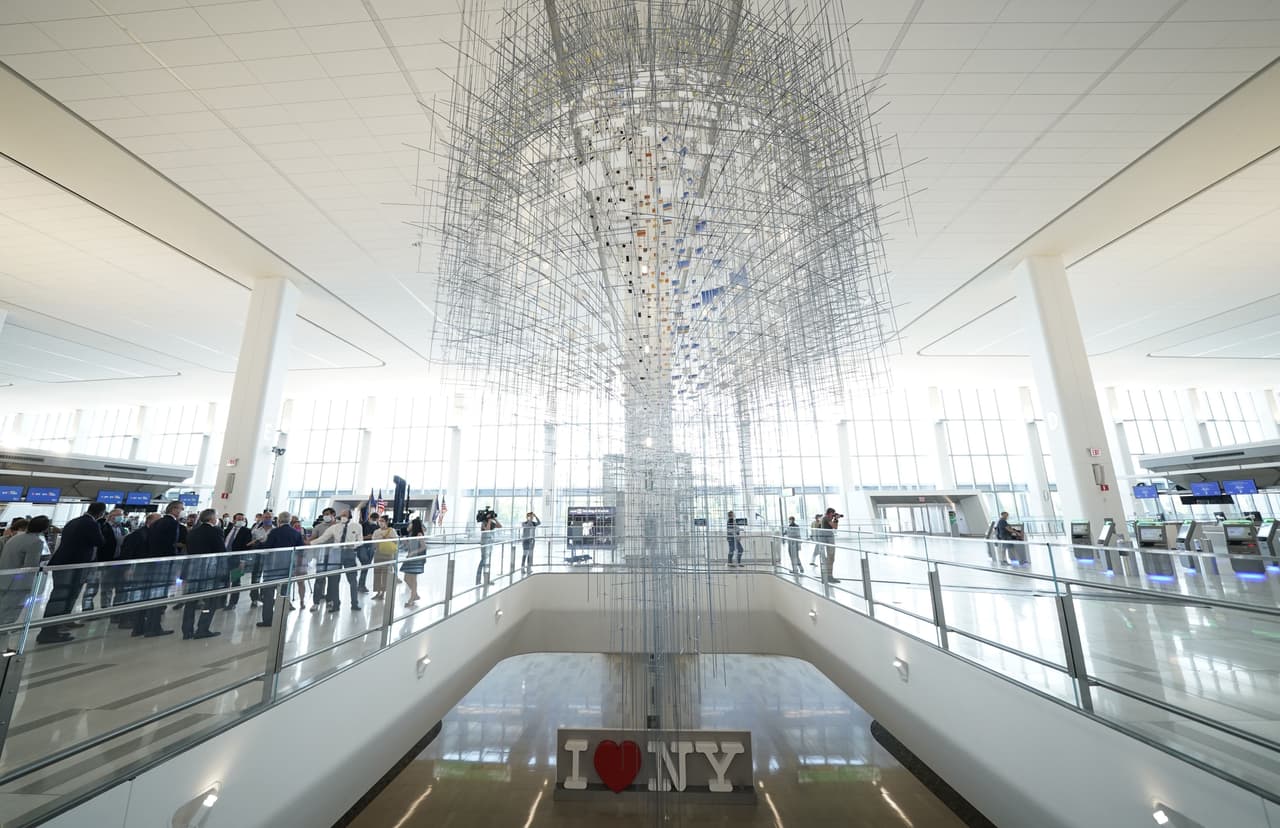 El gobernador Andrew Cuomo inauguró la terminal el pasado 10 de junio, pero abrió al público este sábado 13 de junio.