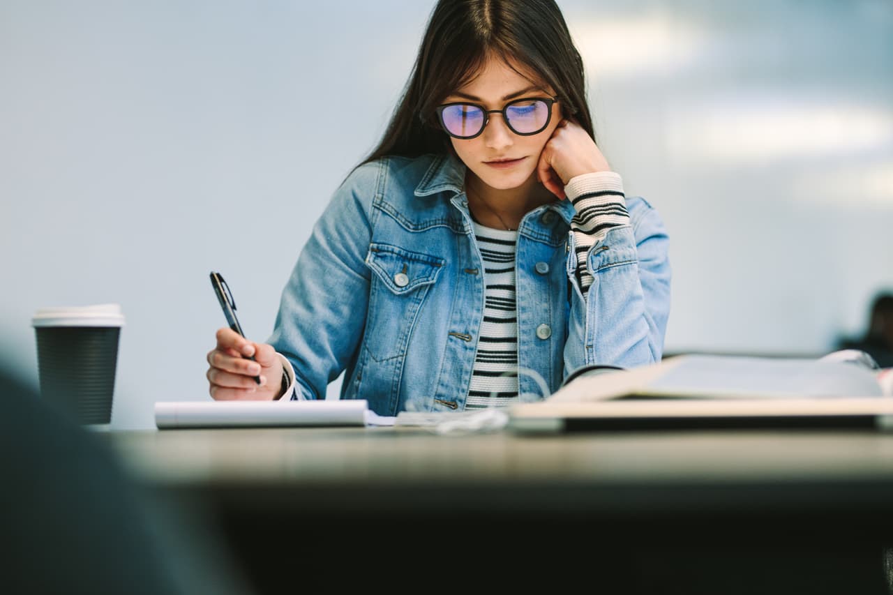 Durante este verano, refuerza tus destrezas para presentar el examen ACT y mejora tu puntaje