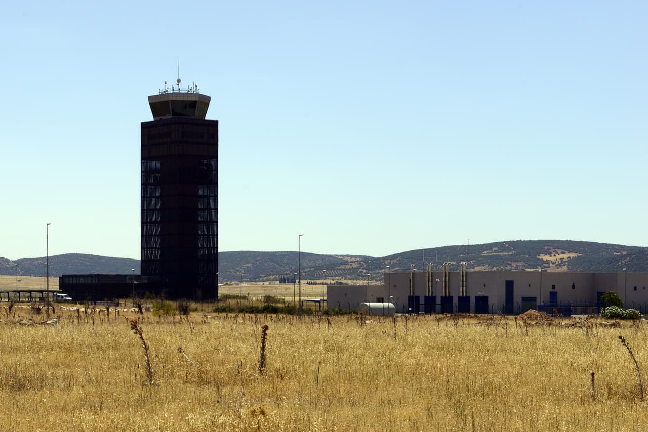 El aeropuerto de Ciudad Real hoy está abandonado y muy pocos han ofrecido dinero por sus instalaciones.