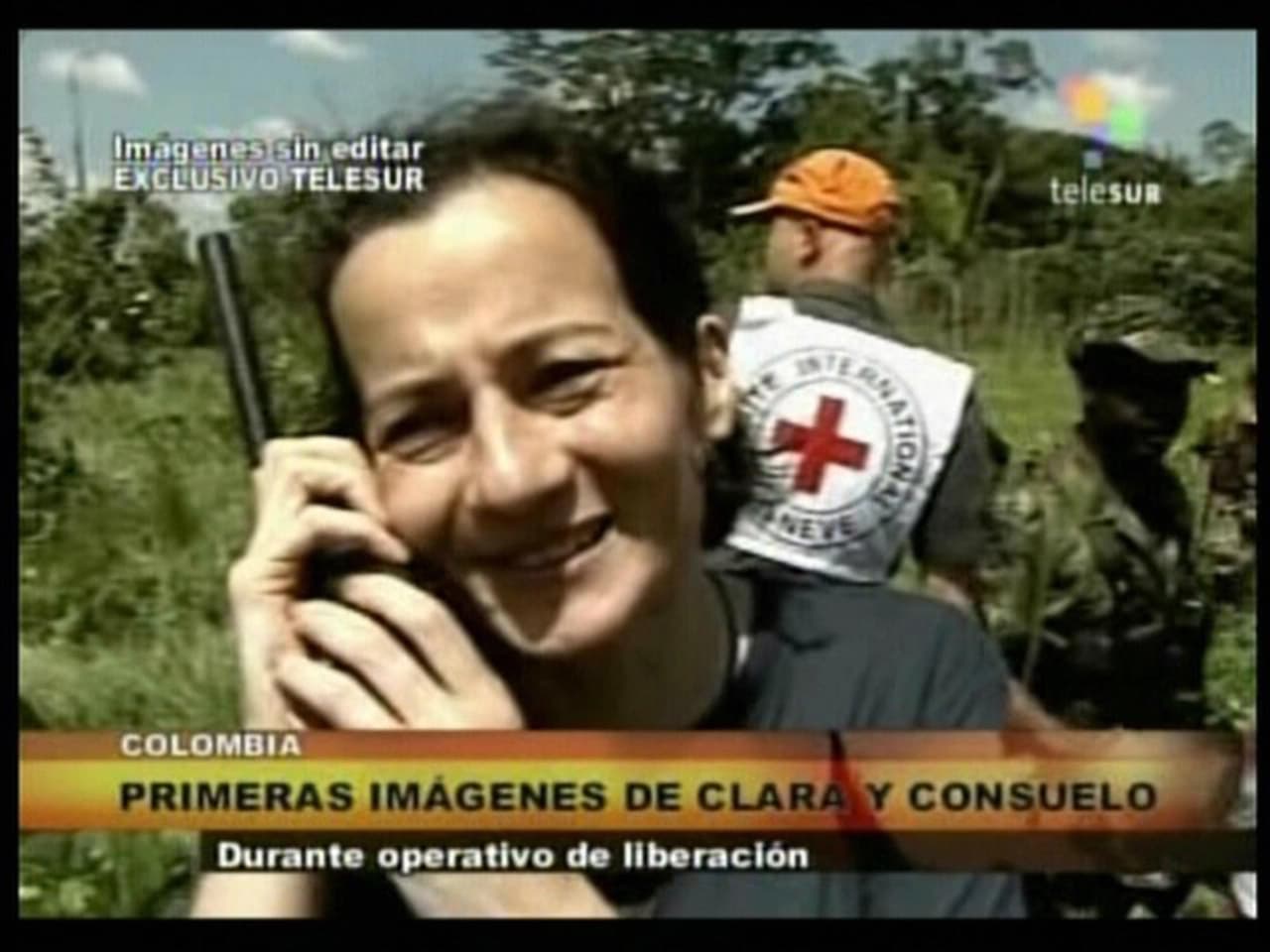 <b>La liberación de Clara Rojas por la mediación del gobierno de Venezuela.</b> En enero de 2008 fue liberada unilateralmente Clara Rojas, quien había sido secuestrada en 2002 junto a Betancourt. Tuvo un hijo en su cautiverio que fue abandonado por las Farc en una oficina estatal de protección de menores. Uribe ordenó investigar y probar, mediante un examen de ADN, que el niño abandonado era el hijo de Clara Rojas: Emmanuel.