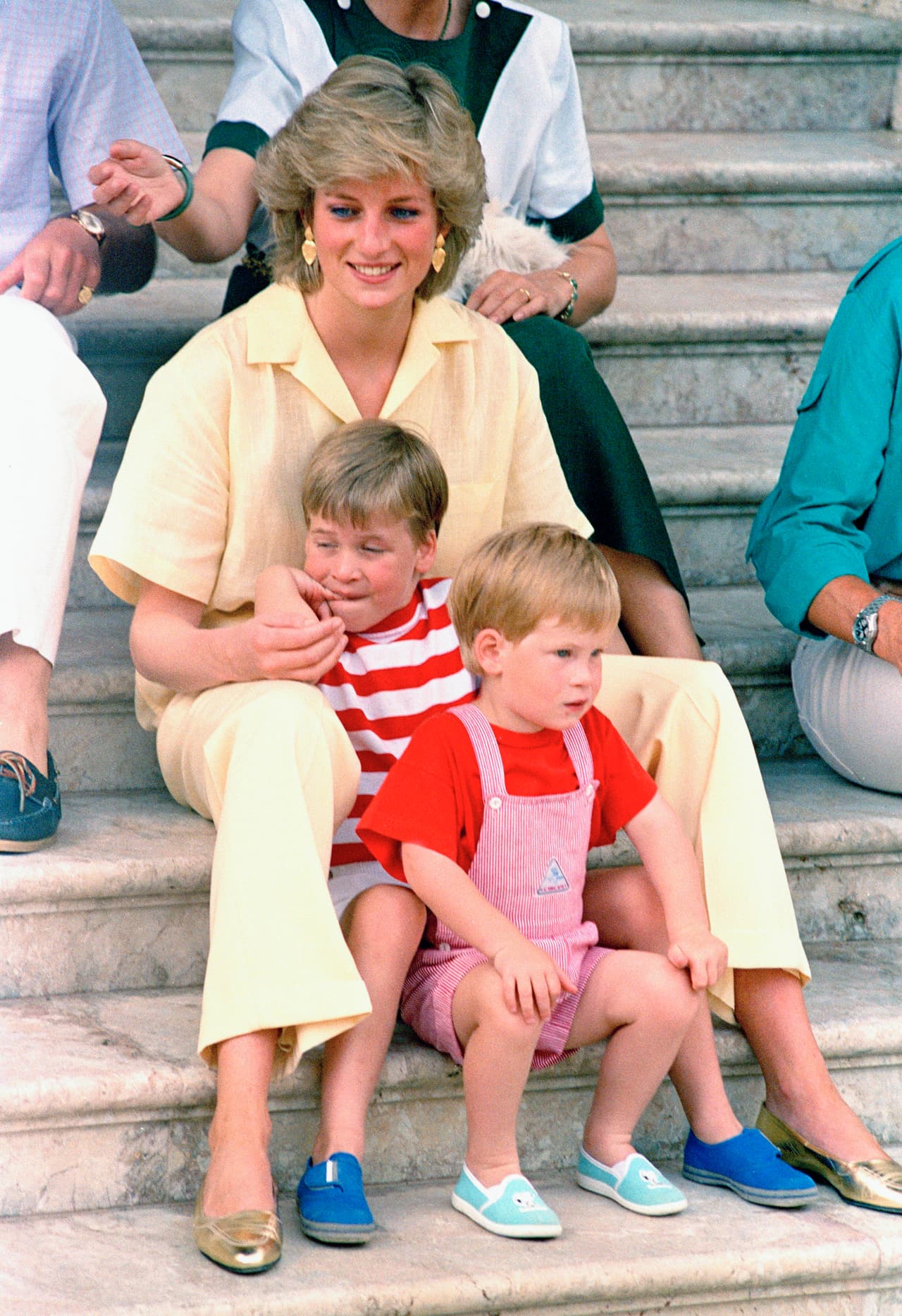 Diana se había convertido en una figura que inspiraba a millones de personas, se destacaba por su labor caritativa y su inclinación por el mundo de la moda. Al momento de su muerte, la princesa pertenecía a más de 100 instituciones caritativas.